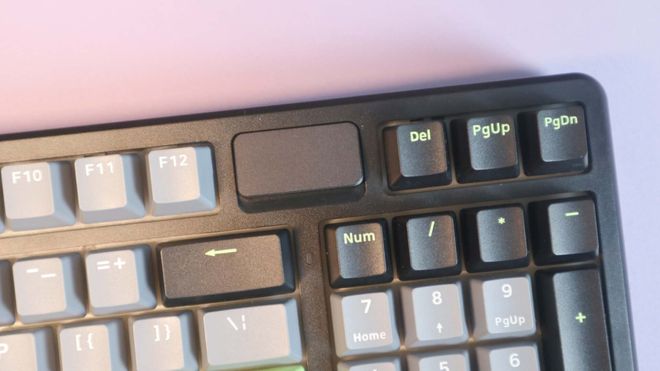 绿机械键盘测评:客制化与性价比的完美平衡开元棋牌试玩雷柏V700DIY-98黑灰(图10) 绿机械键盘测评:客制化与性价比的完美平衡开元棋牌试玩雷柏V700DIY-98黑灰(图10)